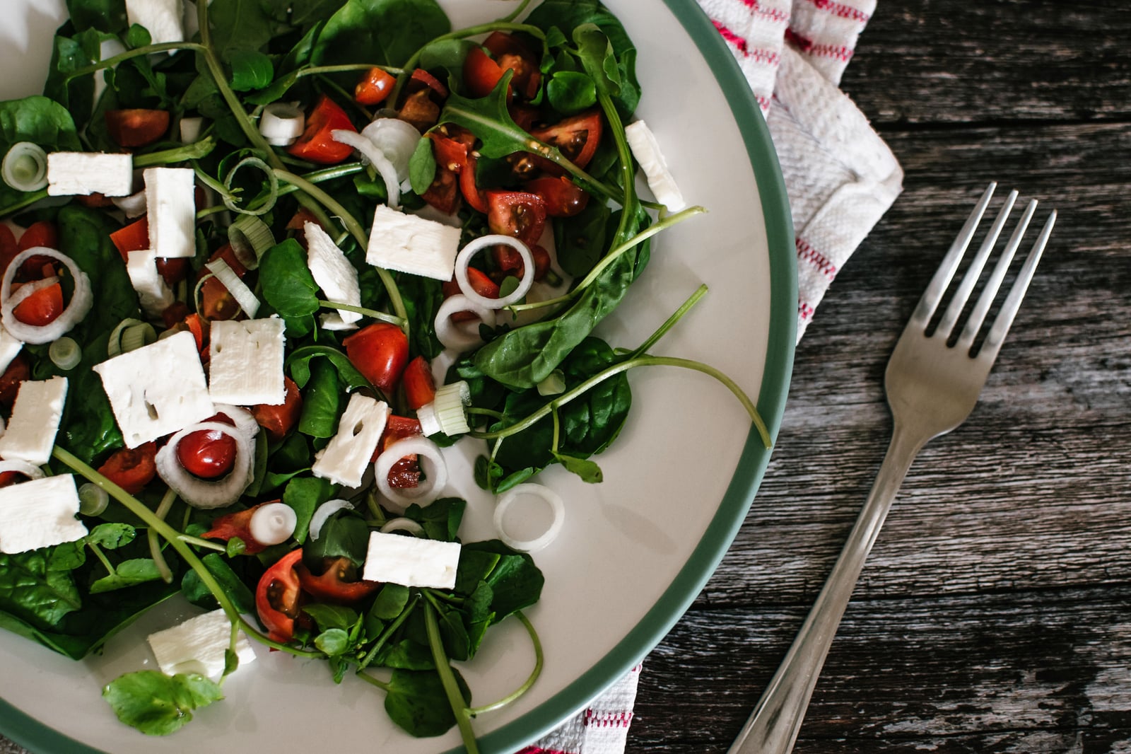 Feta salad with garlic toast