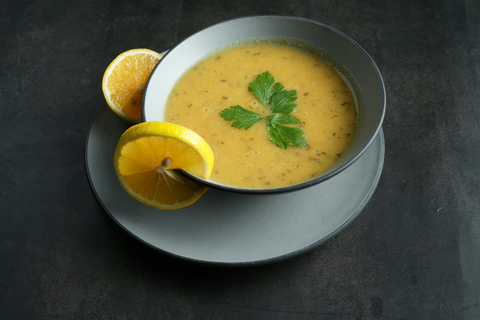 Lentil and chickpea soup with lemon